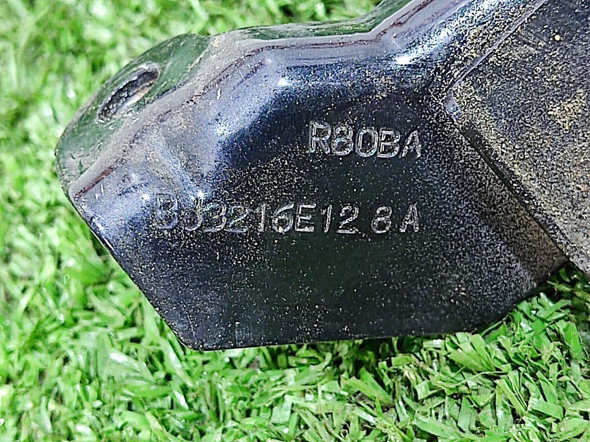 LR039125 Wing mounting bracket right RANGE ROVER EVOQUE L538 2011-2018 Used